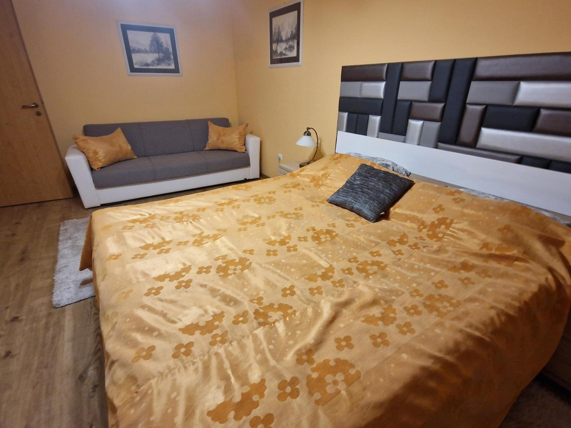 Centrum Business Apartman Szekszárd Apartamento Exterior foto