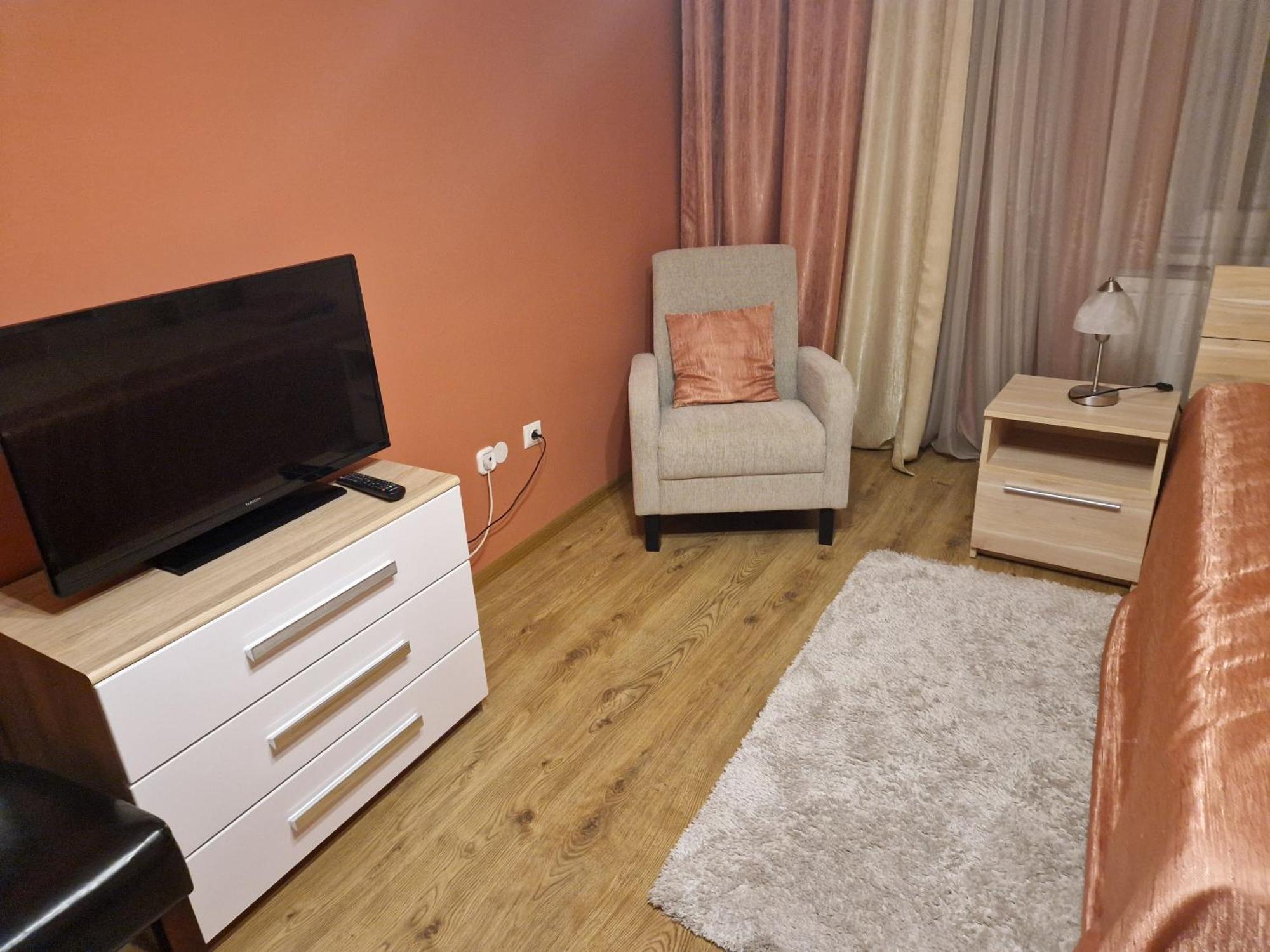 Centrum Business Apartman Szekszárd Apartamento Exterior foto